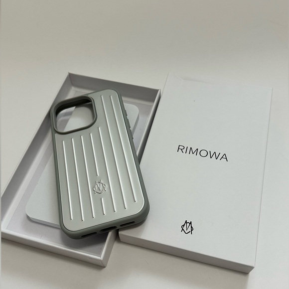Rimowa Iphone Case Aluminum For Iphone 16 Pro - Picture 6 of 8